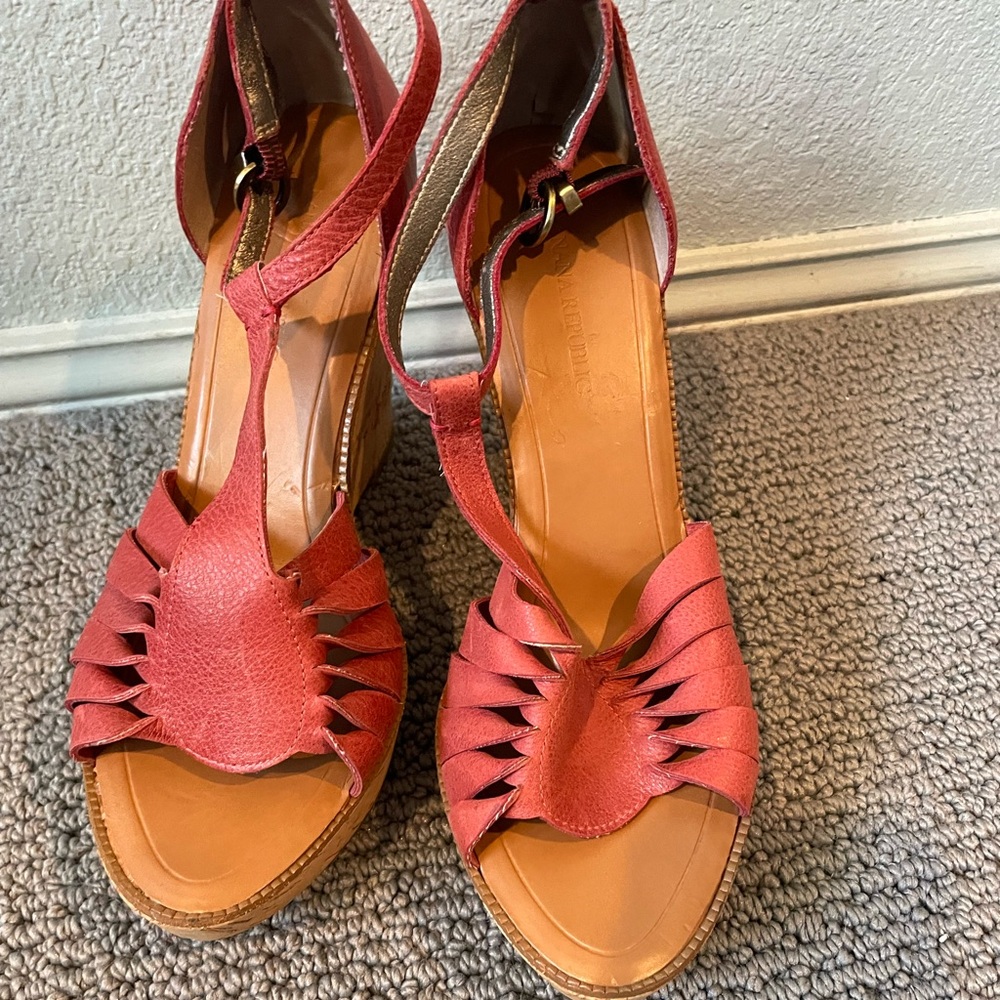 Banana Republic wedge￼ size 8 1/2
